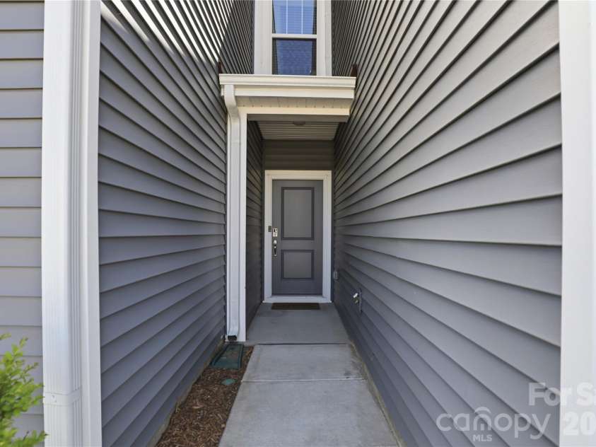 2317 Belterra Drive, Charlotte, NC 28216.  MLS# CAR4371534, YatesRealty ID 15095. 