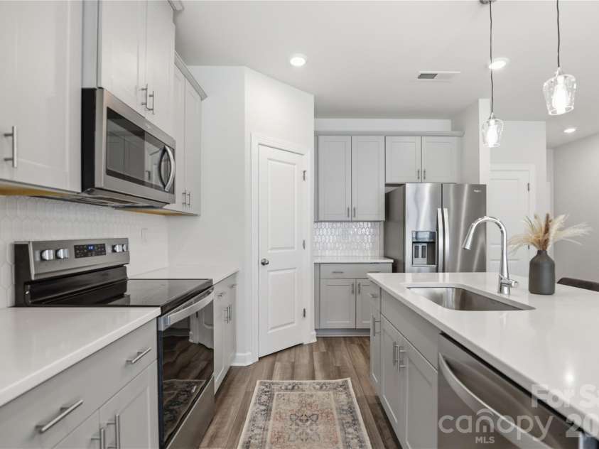 2317 Belterra Drive, Charlotte, NC 28216.  MLS# CAR4371534, YatesRealty ID 15095. 