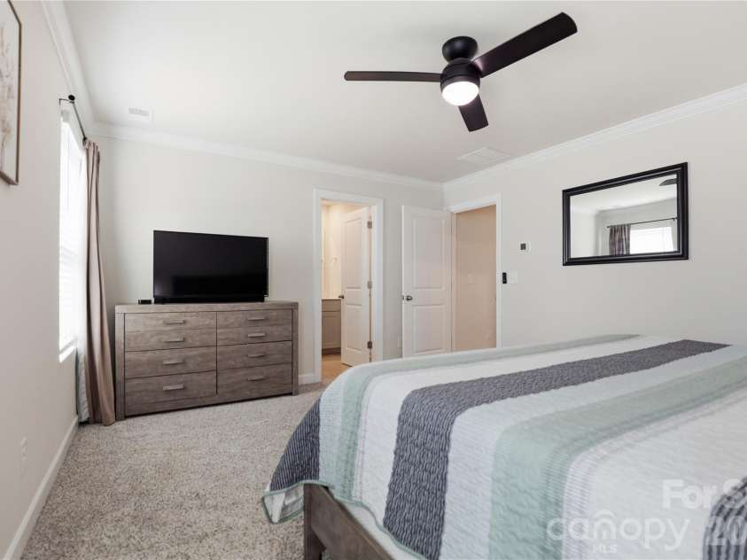 2317 Belterra Drive, Charlotte, NC 28216.  MLS# CAR4371534, YatesRealty ID 15095. 