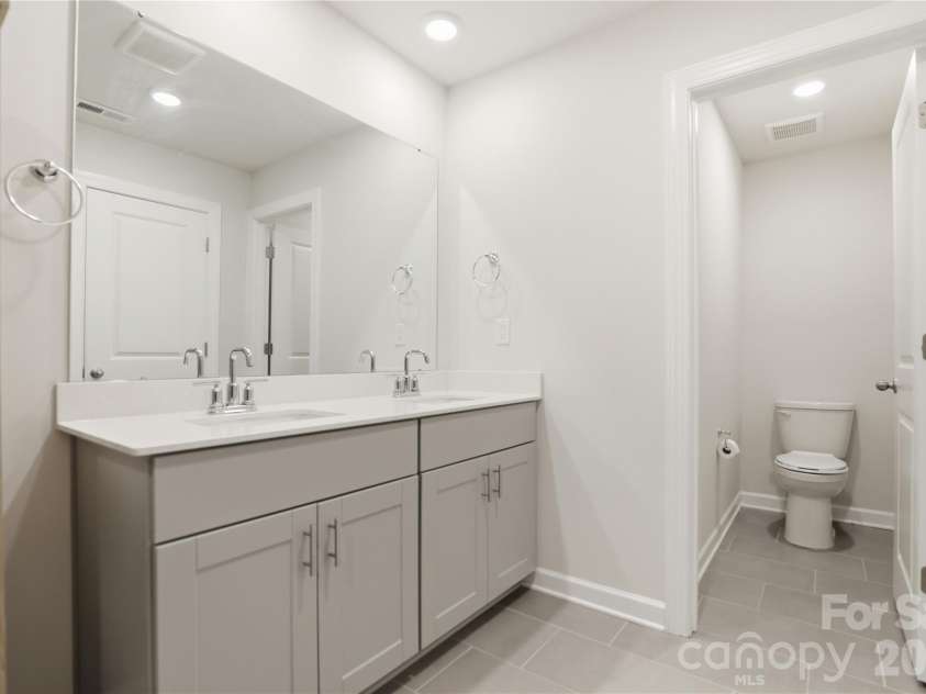 2317 Belterra Drive, Charlotte, NC 28216.  MLS# CAR4371534, YatesRealty ID 15095. 