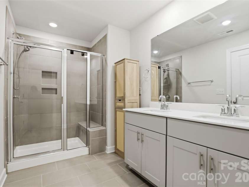 2317 Belterra Drive, Charlotte, NC 28216.  MLS# CAR4371534, YatesRealty ID 15095. 