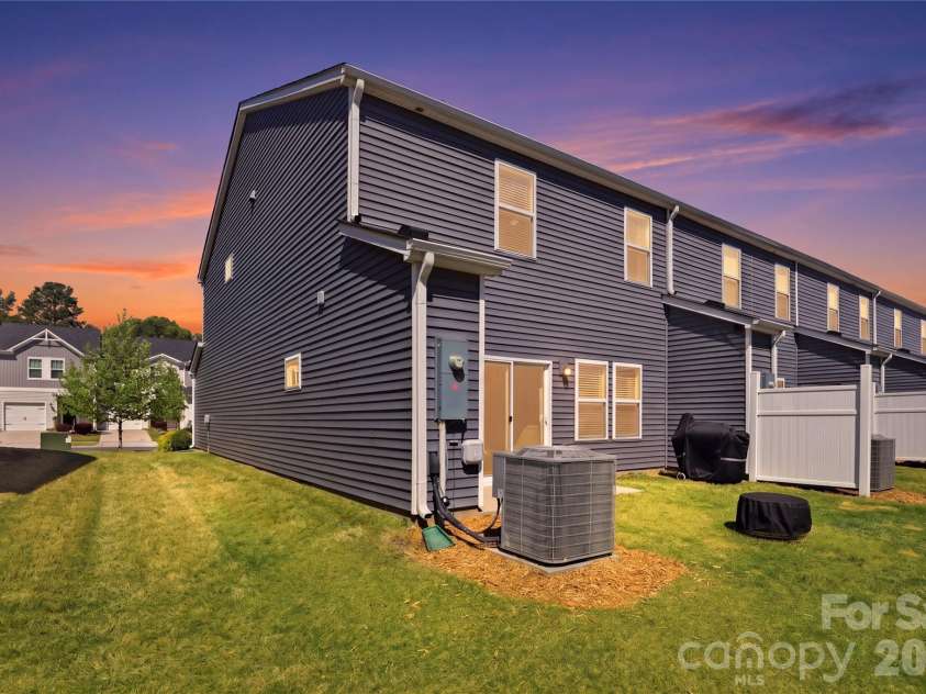 2317 Belterra Drive, Charlotte, NC 28216.  MLS# CAR4371534, YatesRealty ID 15095. 