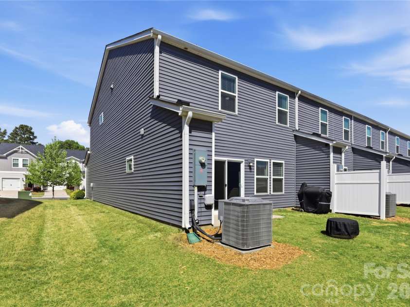 2317 Belterra Drive, Charlotte, NC 28216.  MLS# CAR4371534, YatesRealty ID 15095. 