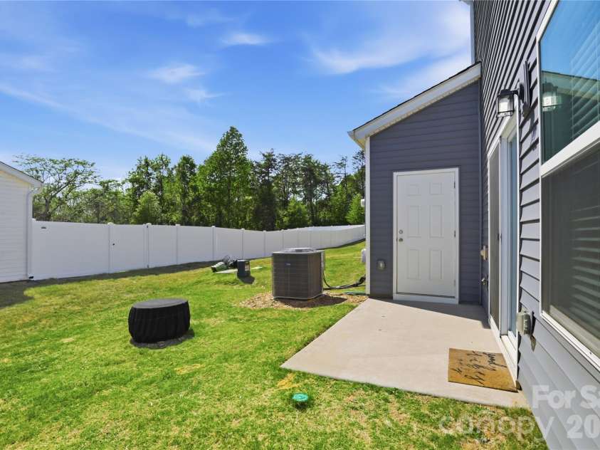 2317 Belterra Drive, Charlotte, NC 28216.  MLS# CAR4371534, YatesRealty ID 15095. 