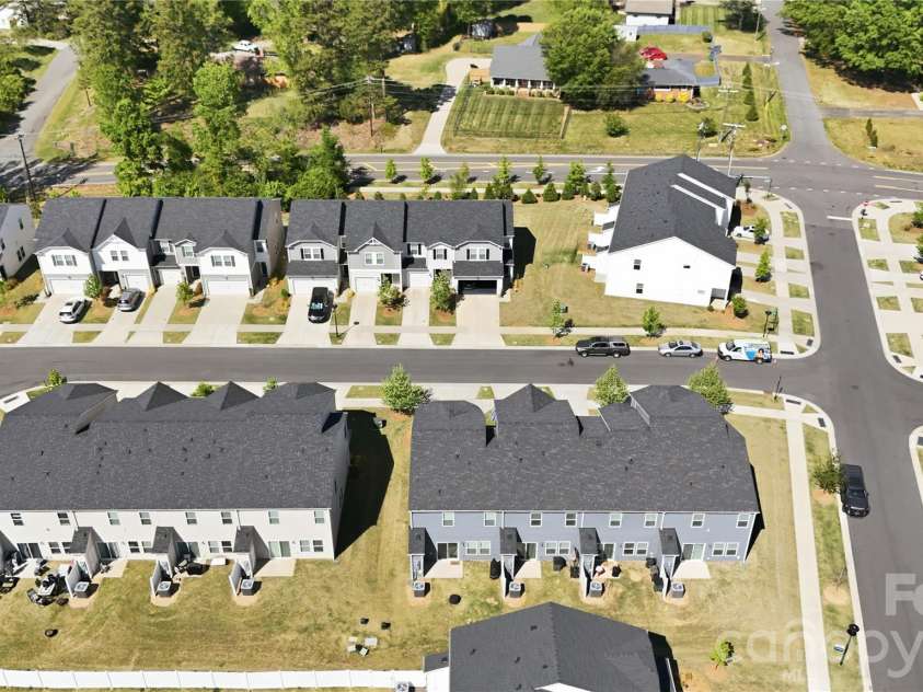 2317 Belterra Drive, Charlotte, NC 28216.  MLS# CAR4371534, YatesRealty ID 15095. 