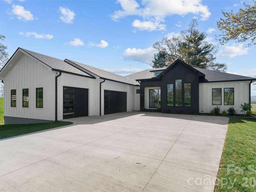 503 Nesbitt Drive, Mills River, NC 28759.  MLS# CAR4371365, YatesRealty ID 15097. 
