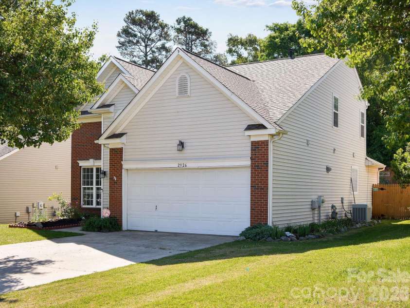 2926 Crawford Brook Lane, Charlotte, NC 28269.  MLS# CAR4373374, YatesRealty ID 15098. 