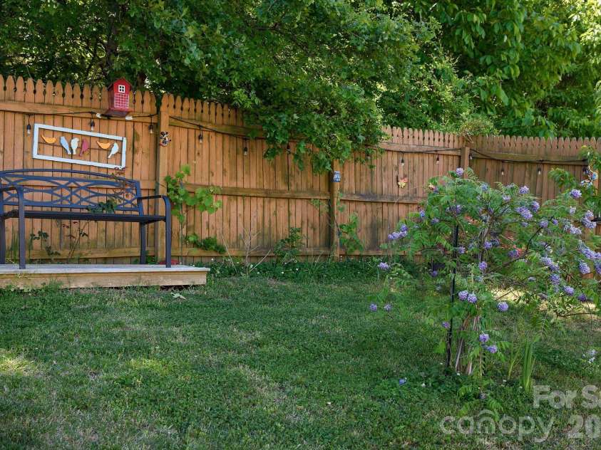 2926 Crawford Brook Lane, Charlotte, NC 28269.  MLS# CAR4373374, YatesRealty ID 15098. 