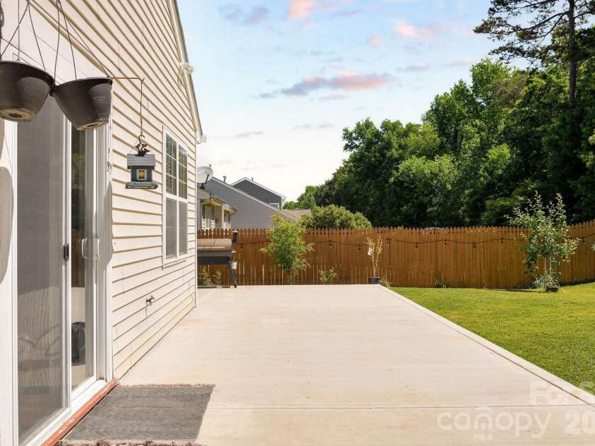 2926 Crawford Brook Lane, Charlotte, NC 28269.  MLS# CAR4373374, YatesRealty ID 15098. 