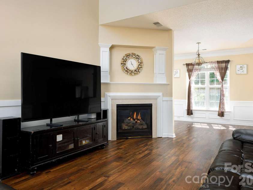 2926 Crawford Brook Lane, Charlotte, NC 28269.  MLS# CAR4373374, YatesRealty ID 15098. 
