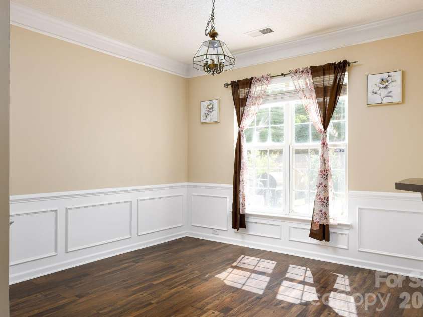 2926 Crawford Brook Lane, Charlotte, NC 28269.  MLS# CAR4373374, YatesRealty ID 15098. 