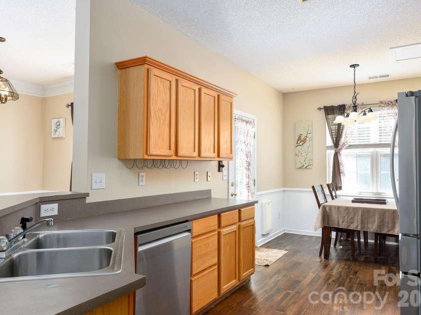 2926 Crawford Brook Lane, Charlotte, NC 28269.  MLS# CAR4373374, YatesRealty ID 15098. 