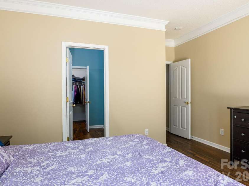 2926 Crawford Brook Lane, Charlotte, NC 28269.  MLS# CAR4373374, YatesRealty ID 15098. 
