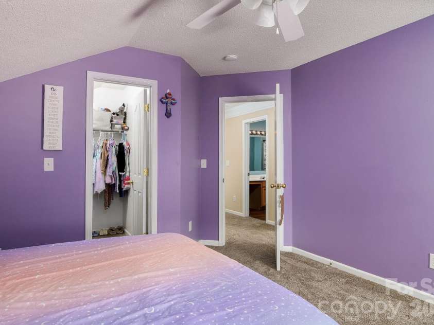 2926 Crawford Brook Lane, Charlotte, NC 28269.  MLS# CAR4373374, YatesRealty ID 15098. 