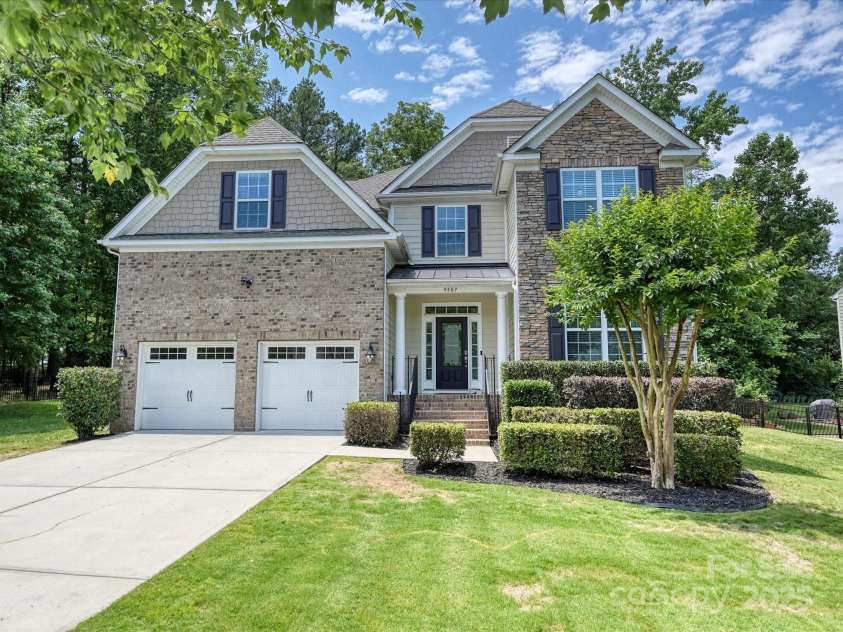 9507 Reid Hall Lane, Matthews, NC 28105.  MLS# CAR4260565, YatesRealty ID 15098. 