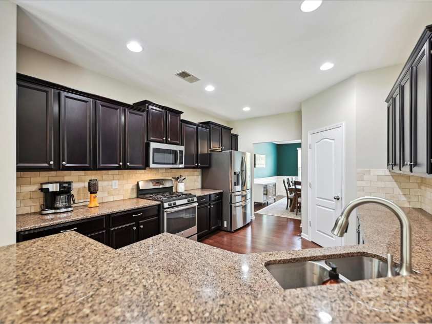 9507 Reid Hall Lane, Matthews, NC 28105.  MLS# CAR4260565, YatesRealty ID 15098. 