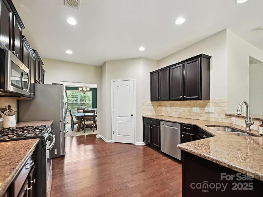 9507 Reid Hall Lane, Matthews, NC 28105.  MLS# CAR4260565, YatesRealty ID 15098. 