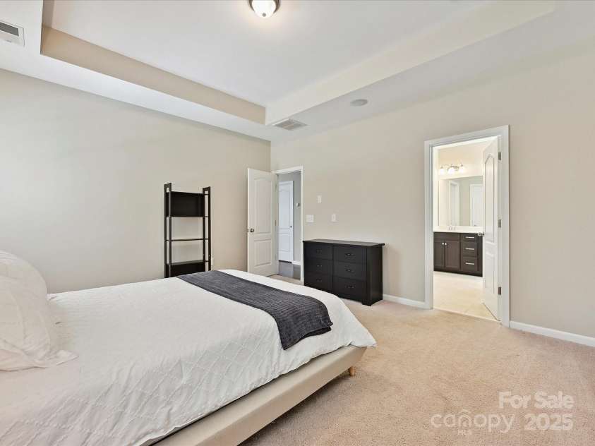 9507 Reid Hall Lane, Matthews, NC 28105.  MLS# CAR4260565, YatesRealty ID 15098. 