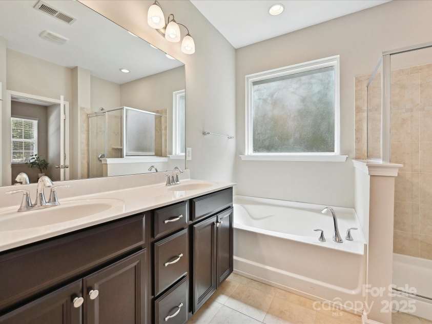 9507 Reid Hall Lane, Matthews, NC 28105.  MLS# CAR4260565, YatesRealty ID 15098. 