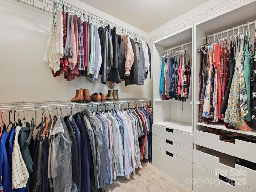 9507 Reid Hall Lane, Matthews, NC 28105.  MLS# CAR4260565, YatesRealty ID 15098. 