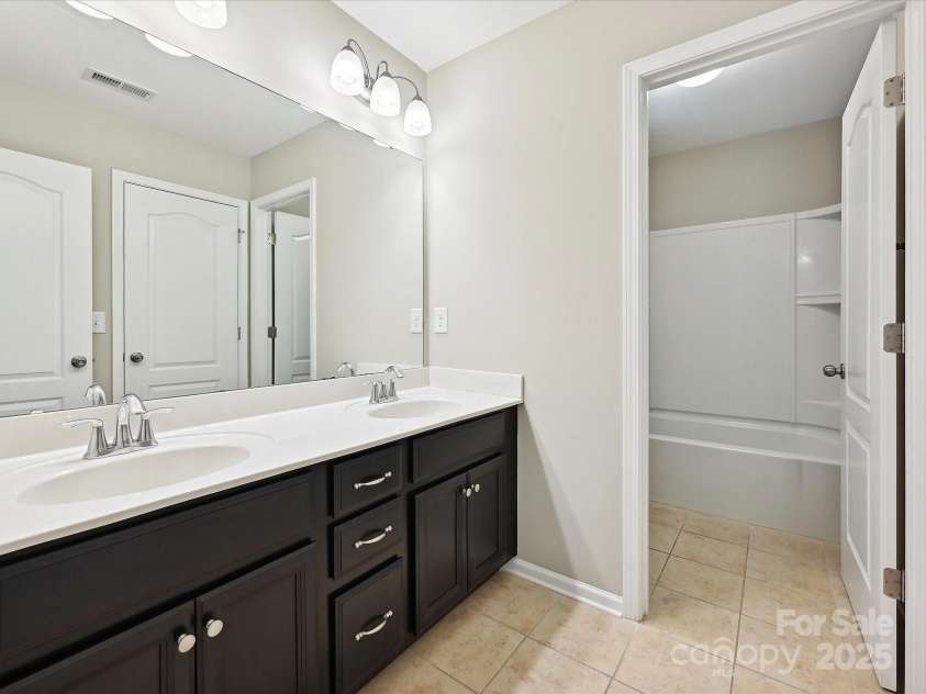 9507 Reid Hall Lane, Matthews, NC 28105.  MLS# CAR4260565, YatesRealty ID 15098. 