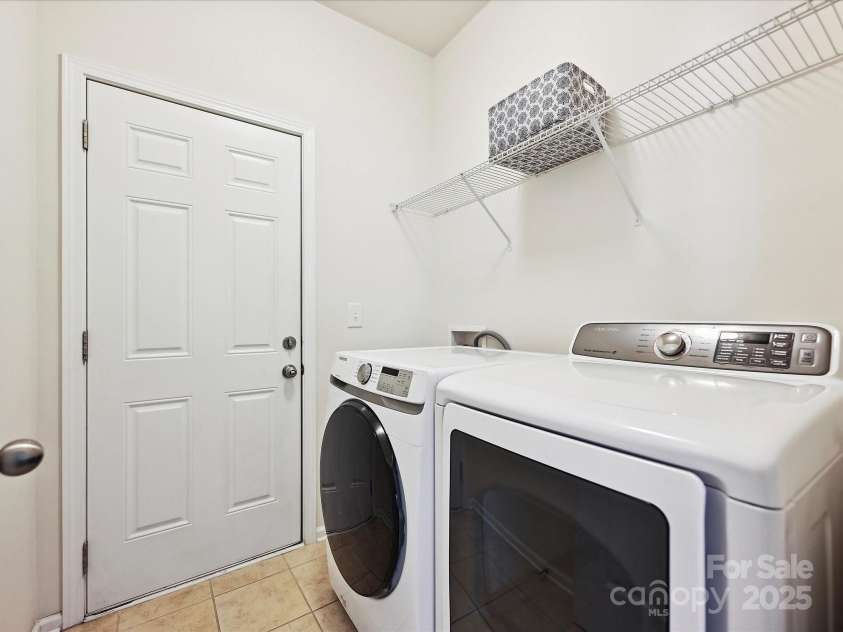 9507 Reid Hall Lane, Matthews, NC 28105.  MLS# CAR4260565, YatesRealty ID 15098. 