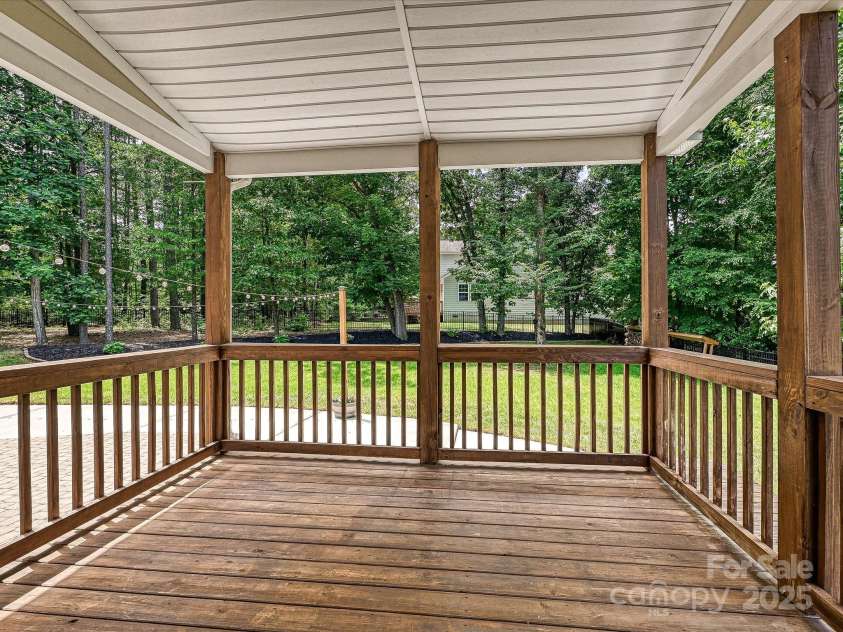 9507 Reid Hall Lane, Matthews, NC 28105.  MLS# CAR4260565, YatesRealty ID 15098. 
