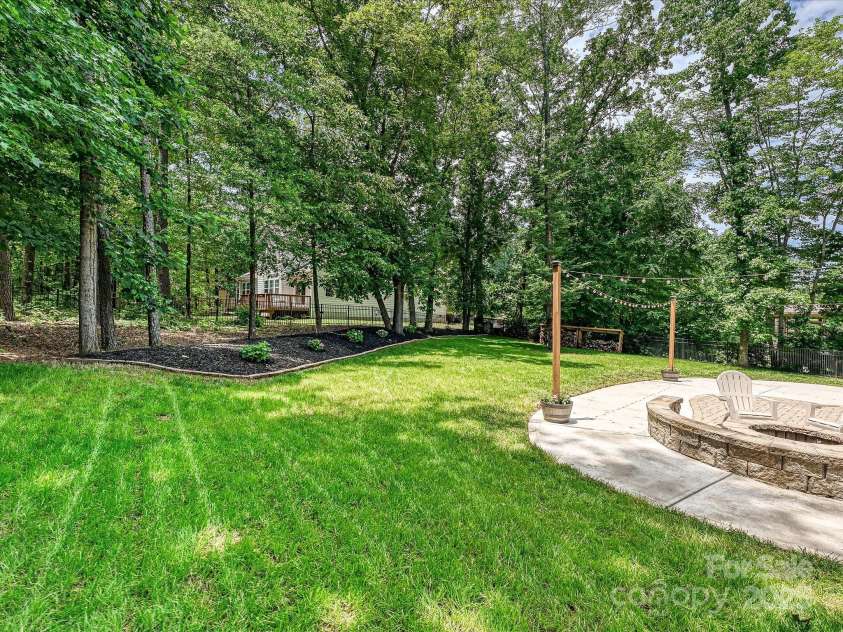 9507 Reid Hall Lane, Matthews, NC 28105.  MLS# CAR4260565, YatesRealty ID 15098. 