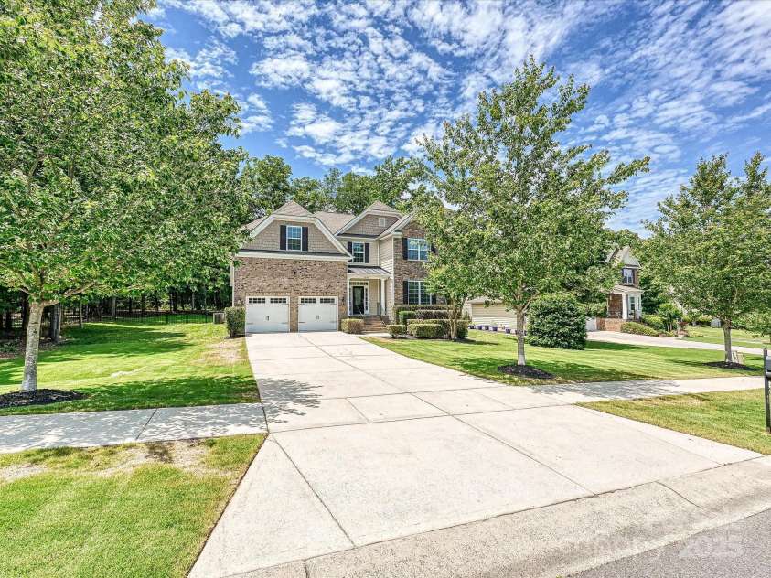 9507 Reid Hall Lane, Matthews, NC 28105.  MLS# CAR4260565, YatesRealty ID 15098. 