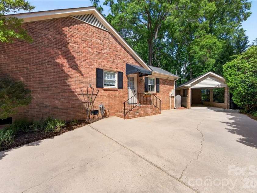 1308 Alfred Street, Charlotte, NC 28211.  MLS# CAR4372417, YatesRealty ID 15099. 