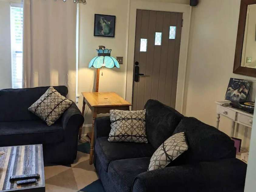 4033 Tyvola Road, Charlotte, NC 28208.  MLS# CAR4338292, YatesRealty ID 1510. 