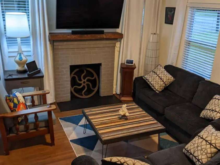 4033 Tyvola Road, Charlotte, NC 28208.  MLS# CAR4338292, YatesRealty ID 1510. 