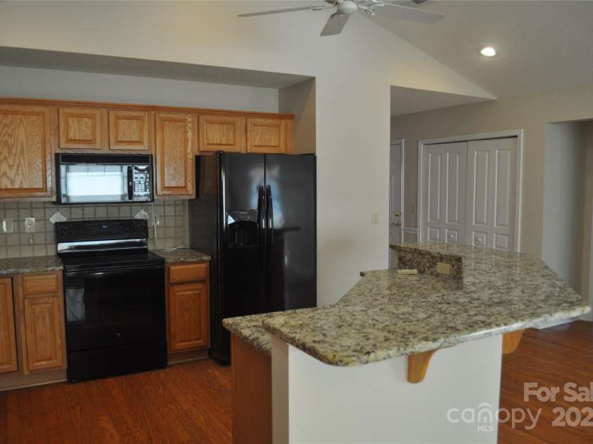 51 Barn Owl Way, Hendersonville, NC 28792.  MLS# CAR4328373, YatesRealty ID 1510. Kitchen