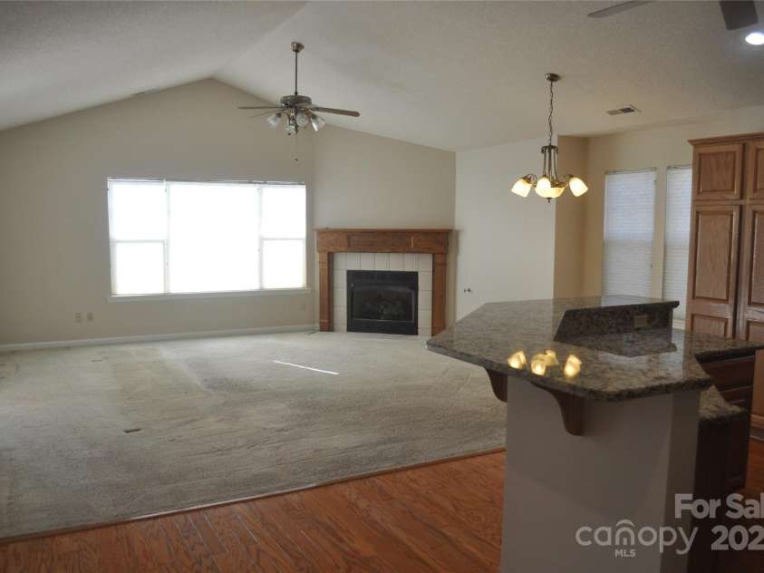 51 Barn Owl Way, Hendersonville, NC 28792.  MLS# CAR4328373, YatesRealty ID 1510. Kitchen/Great Room