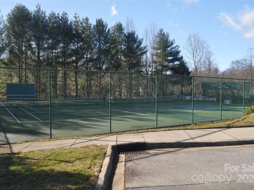 51 Barn Owl Way, Hendersonville, NC 28792.  MLS# CAR4328373, YatesRealty ID 1510. Tennis/pickleball courts