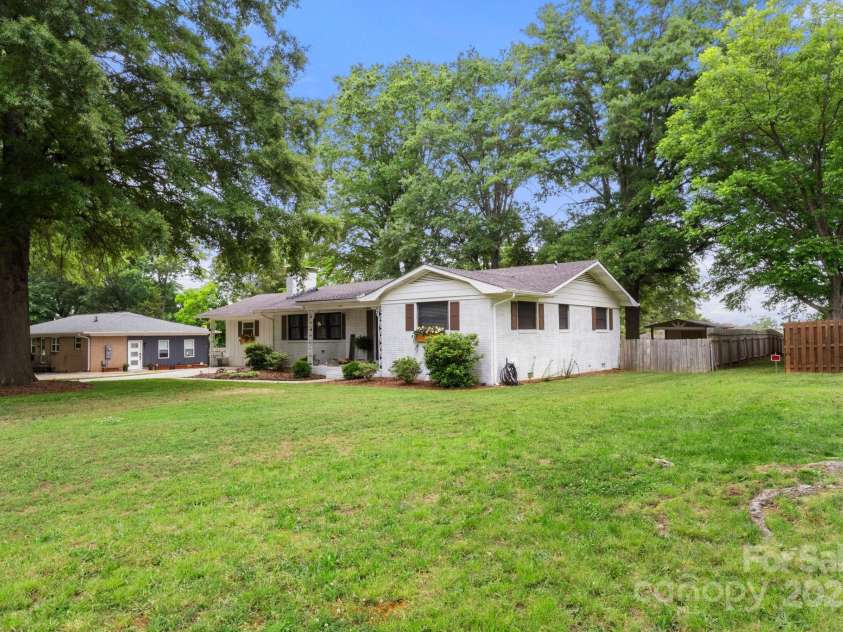 1109 Highland Avenue, Landis, NC 28088.  MLS# CAR4261181, YatesRealty ID 15100. 