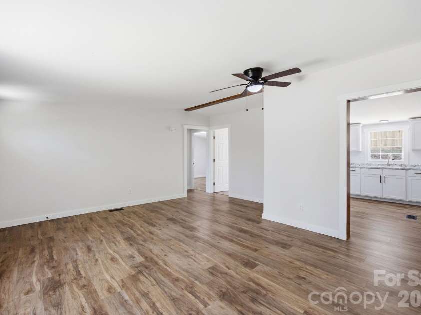 39 Upper Moffitt Road, Asheville, NC 28805.  MLS# CAR4372586, YatesRealty ID 15100. 