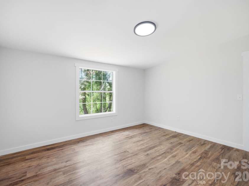 39 Upper Moffitt Road, Asheville, NC 28805.  MLS# CAR4372586, YatesRealty ID 15100. 