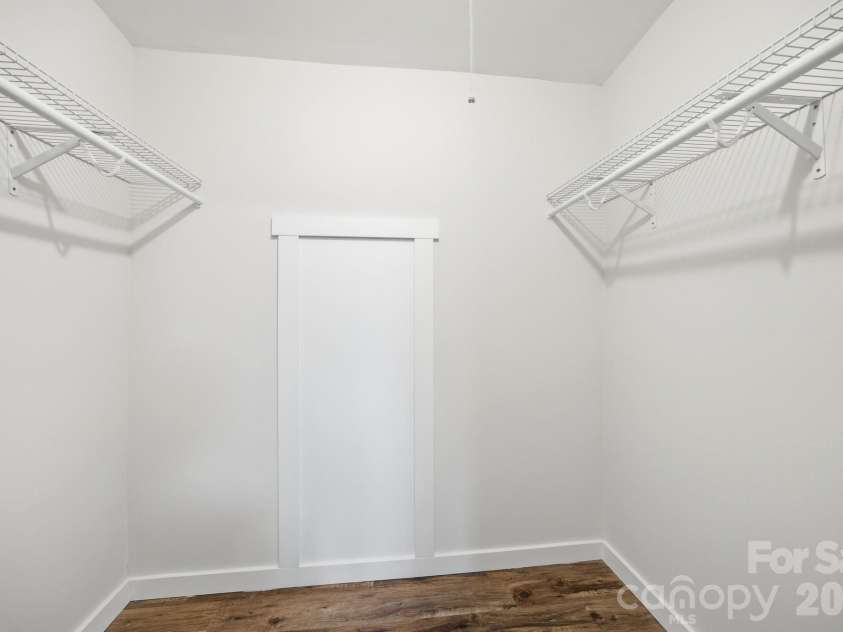 39 Upper Moffitt Road, Asheville, NC 28805.  MLS# CAR4372586, YatesRealty ID 15100. 