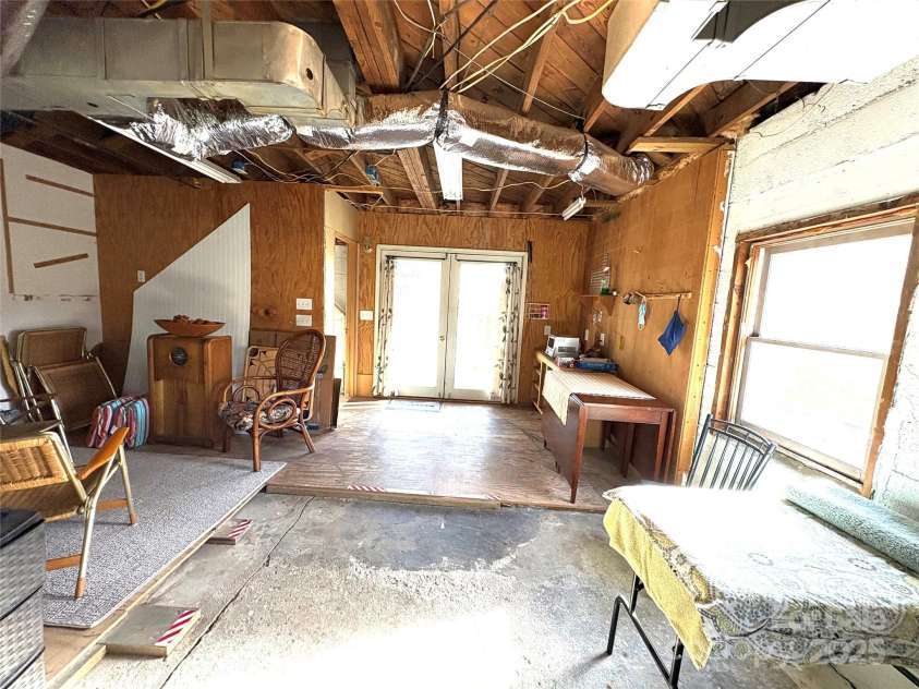 114 Broadway Avenue, Tryon, NC 28782.  MLS# CAR4322856, YatesRealty ID 15101. 