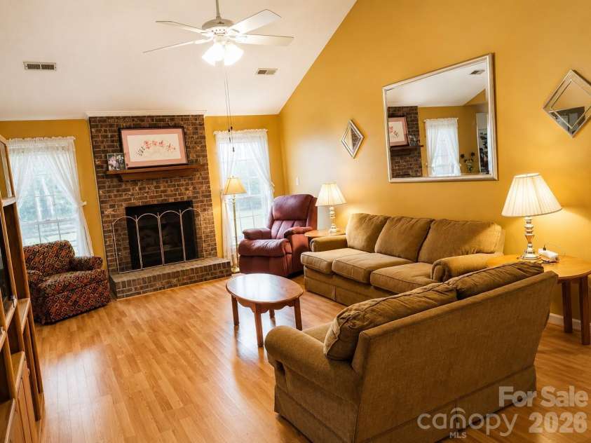 10120 Rockwood Road, Charlotte, NC 28215.  MLS# CAR4352253, YatesRealty ID 15103. 