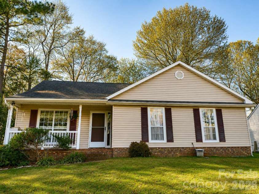 10120 Rockwood Road, Charlotte, NC 28215.  MLS# CAR4352253, YatesRealty ID 15103. 