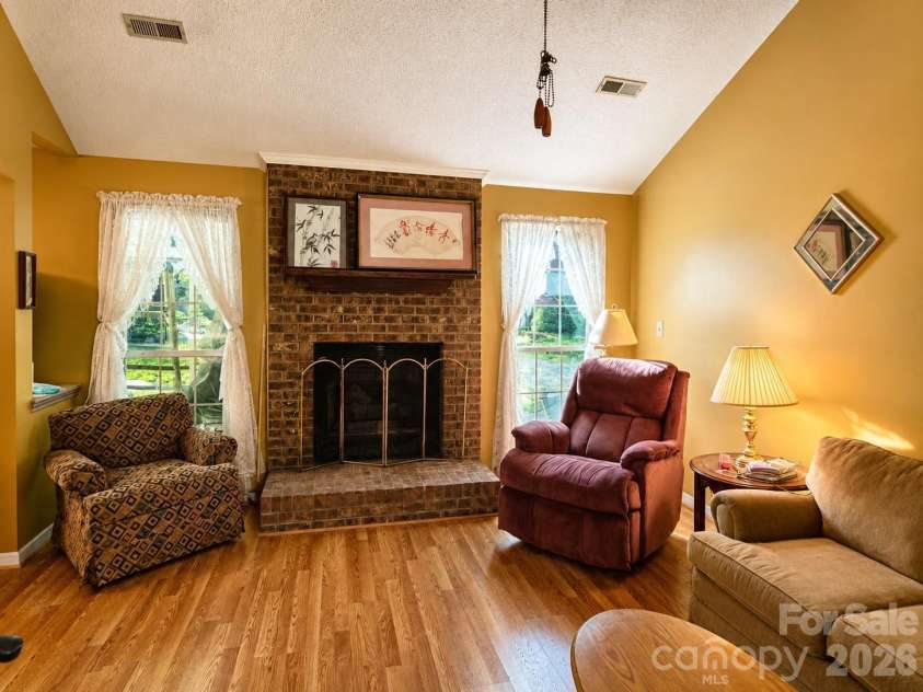 10120 Rockwood Road, Charlotte, NC 28215.  MLS# CAR4352253, YatesRealty ID 15103. 