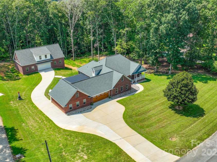 3009 Brooks Mill Lane, Wingate, NC 28174.  MLS# CAR4293288, YatesRealty ID 15104. Looking for privacy, peaceful settings, and room to grow? Then welcome home to Brooks Mill