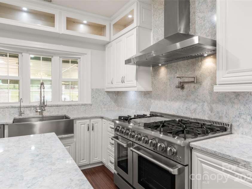 3009 Brooks Mill Lane, Wingate, NC 28174.  MLS# CAR4293288, YatesRealty ID 15104. Whether cooking a weeknight dinner or a holiday meal. This chef's kitchen makes it a breeze
