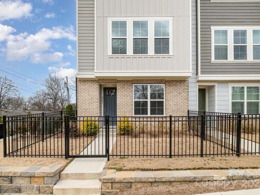 2021 Summey Avenue, Charlotte, NC 28205.  MLS# CAR4230647, YatesRealty ID 15105. 