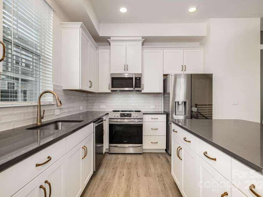 2021 Summey Avenue, Charlotte, NC 28205.  MLS# CAR4230647, YatesRealty ID 15105. 