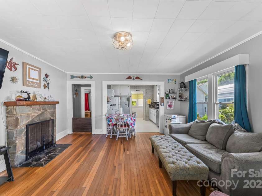 302 North Street, Morganton, NC 28655.  MLS# CAR4263684, YatesRealty ID 15106. 