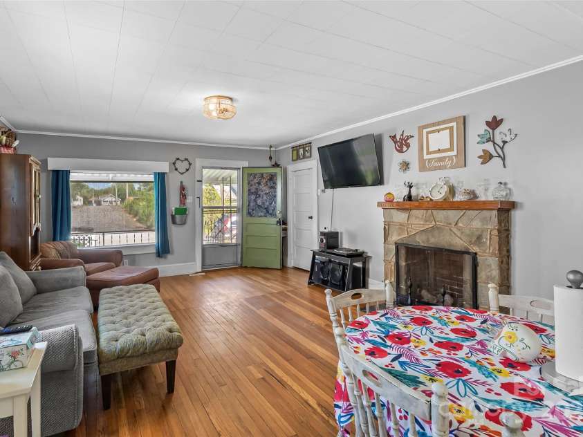 302 North Street, Morganton, NC 28655.  MLS# CAR4263684, YatesRealty ID 15106. 