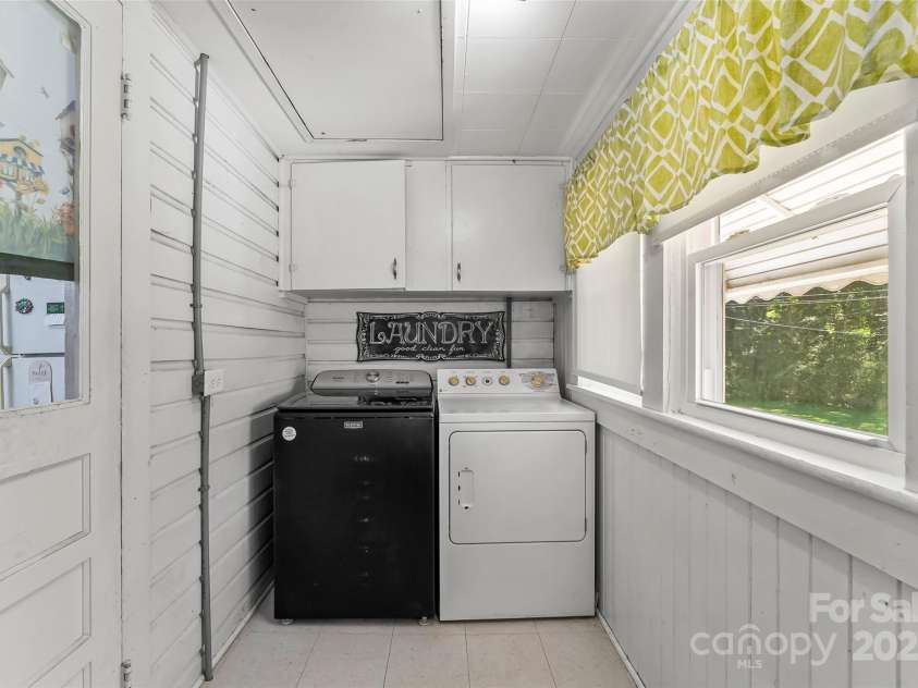 302 North Street, Morganton, NC 28655.  MLS# CAR4263684, YatesRealty ID 15106. 